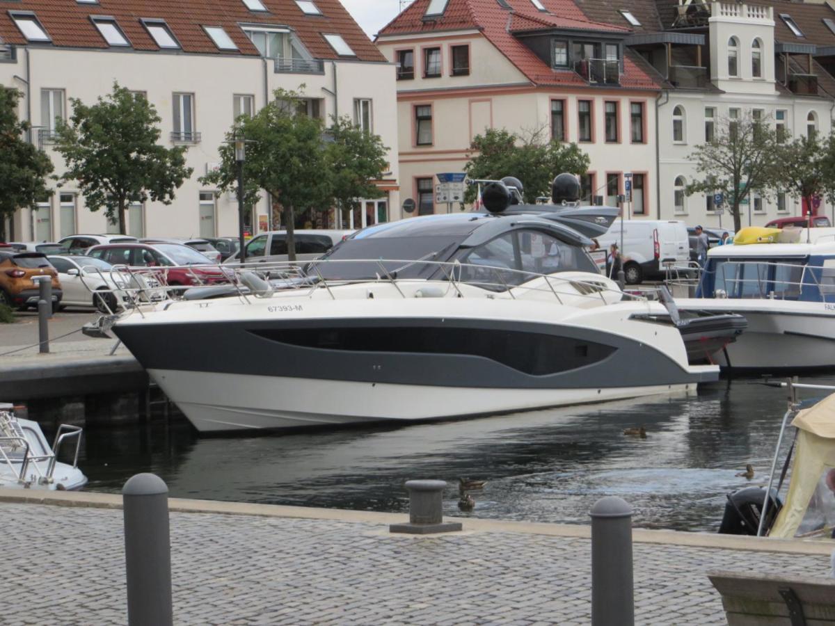 Ferienwohnungen "Marie" Mit Terrassen, Inclusive Park- Und Stellplaetze Am Haus, Mueritz-Strand Nur 700M, Altstadt 10Min, Ruhige Lage, Waren  Exterior foto